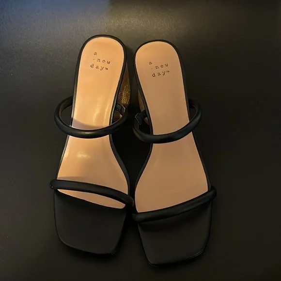 Nwot rattan block heel sandals - Picture 11 of 11